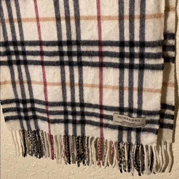 Burberry Cashmere Scarf - Picture 4 of 5